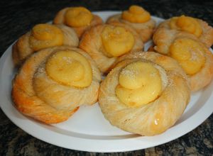 Una foto de Facturas con crema pastelera