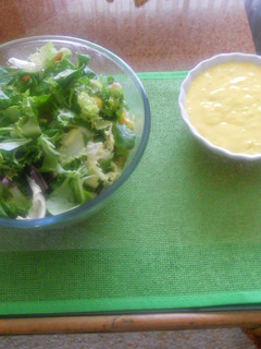 Una foto de Ensalada de salmón y mango
