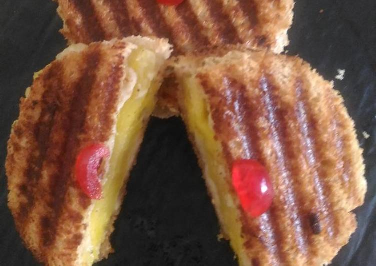 Pineapple Cheese Chilli Flakes Sandwich