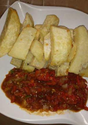 A picture of Yam strips with sauce.