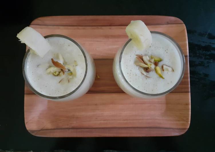 Easiest Way to Make Award-winning बनाना ड्राई फ्रूट स्मूथी (Banana Dryfruit Smoothie Recipe In Hindi)