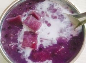 Hình của món Chè khoai lang tím nước cốt dừa bột báng.