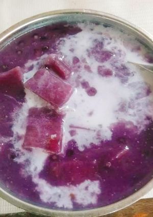 Hình của món Chè khoai lang tím nước cốt dừa bột báng.