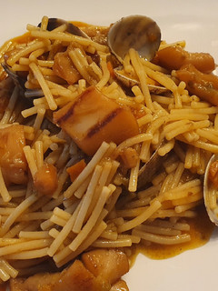 Una foto de Fideos con Almejas y Sepia