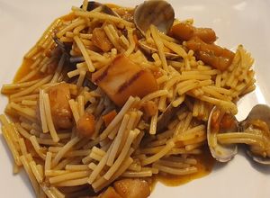Foto principal de Fideos con Almejas y Sepia