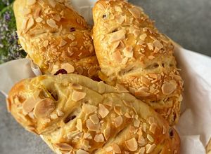 Foto resep Mango Raspberry Bread with almond