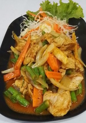 รูปของ ไก่ผัดเครื่องแกง