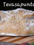Hogaza de pan con olivas negras