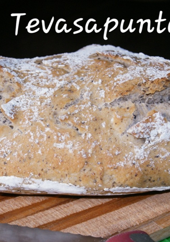 Una foto de Hogaza de pan con olivas negras