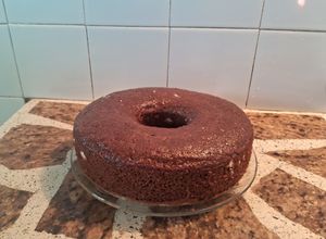 Una foto de Budín de chocolate con cerezas 🍒🍫