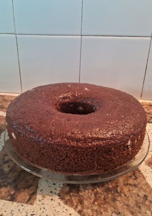 Una foto de Budín de chocolate con cerezas 🍒🍫