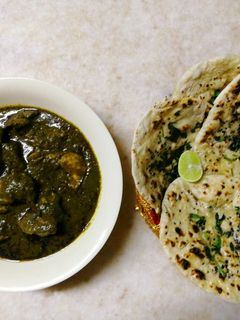 हरियाली चिकन और बटर नान (hariyali chicken aur butter naan recipe in Hindi) रेसिपी मुख्य फोटो