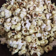 A picture of Popcorn in cooker.