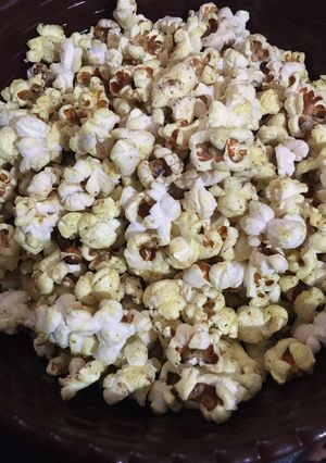 A picture of Popcorn in cooker.