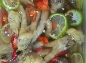 Hình của món Chân Gà Ngâm Giấm, Sả, Ớt.
