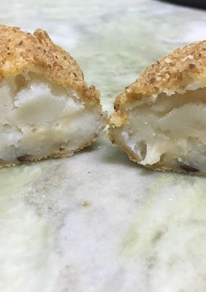 Una foto de Bombas de papa, panceta y queso