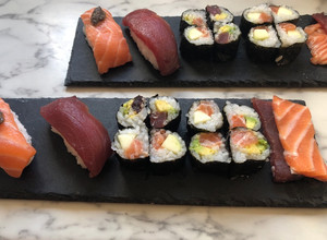 Foto principal de Cómo hacer Sushi de atún y salmón desde cero: Maki, Temaki y Nigiri