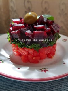 Une photo de Salade betterave tomate