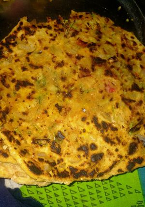 A picture of Aloo pyaz Ka paratha.