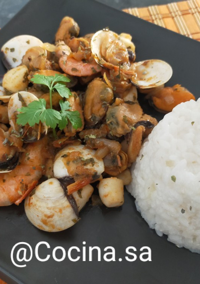 Una foto de Marisco picantón con arroz