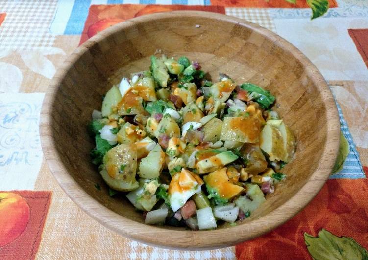 Ensalada campera con aguacate y jamón serrano