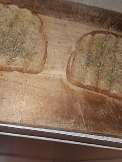 A picture of Bread with oil.