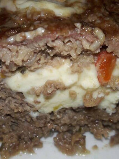 Una foto de Pan de carne relleno con queso