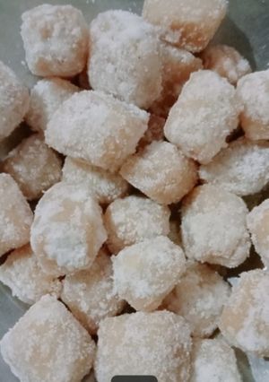 खुरमी(khurmi recipe in hindi) रेसिपी मुख्य फोटो