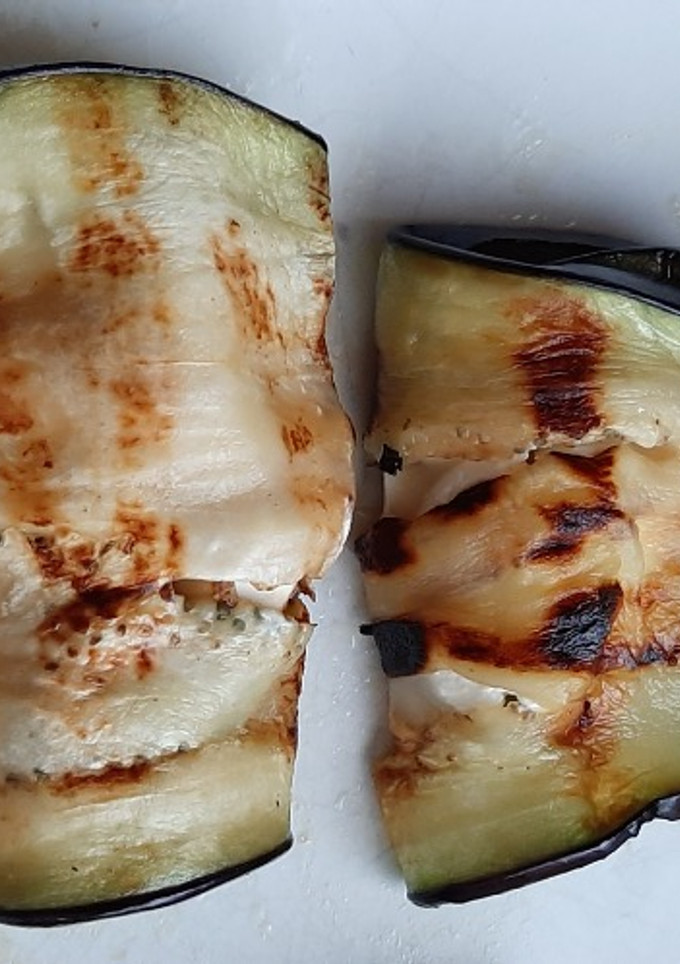 Una foto de Rollitos de berenjena con queso de cabra