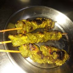 A picture of Hariyali chicken tikka.