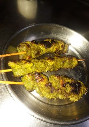 A picture of Hariyali chicken tikka.