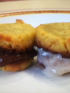 Una foto de Galletas o galletitas de limón rellenas (chocolate o frutal) facilísimo (alfajores de limón)