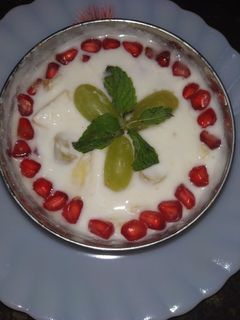 मिक्स फ्रूट रायता (Mix Fruit Raita recipe in Hindi) रेसिपी मुख्य फोटो