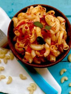 रेड सॉस पास्ता (red sauce pasta recipe in Hindi) रेसिपी मुख्य फोटो