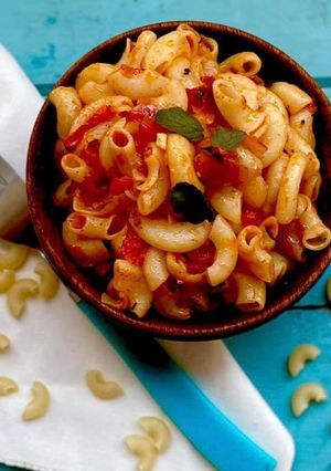 रेड सॉस पास्ता (red sauce pasta recipe in Hindi) रेसिपी मुख्य फोटो