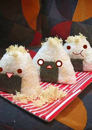 Hình của món Onigiri 🍙🍙.