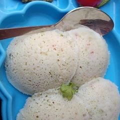 A picture of Suji Idli.
