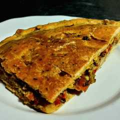 Una foto de Tarta casera de verduras y pollo 🍗🫑🥕🌶️😋