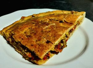 Una foto de Tarta casera de verduras y pollo 🍗🫑🥕🌶️😋