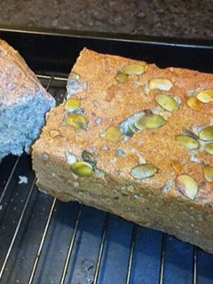 Teljes kiőrlésű tökmagos kenyér recept fotója