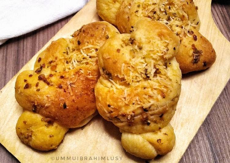 Resep Cheddar Cheese Garlic Knots Oleh Lusy Siswati Cookpad