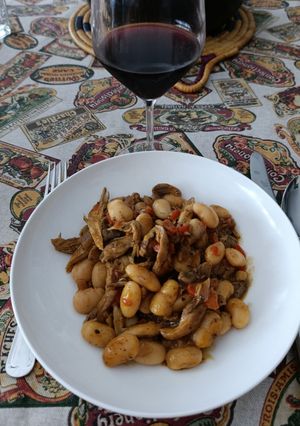 Una foto de Guiso de Judiones con Perdiz Estofada