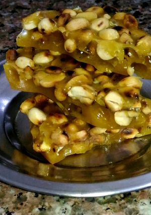চিনি বাদামের চিক্কি(chini badamer chikki recipe in Bengali) রেসিপির প্রধান ছবি