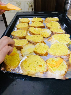 A picture of GARLIC 🧄 BREAD 🥖.