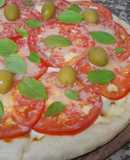 Pizza media masa caprese