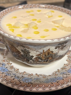 Una foto de Ajoblanco con leche de coco y melón