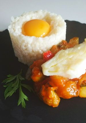 Foto principal de Arroz con yema y pisto de calabacín con bacalao