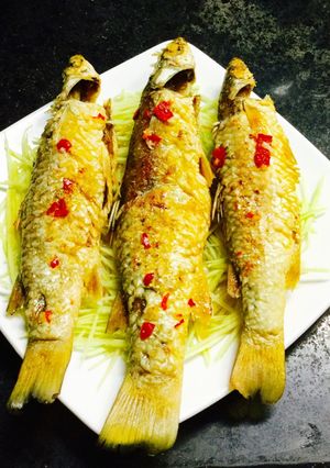 Hình của món Cá Đối chiên mắm xoài.