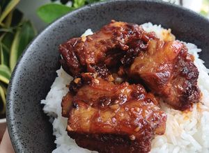 Hình của món Sườn non rim mặn ngọt (Sườn ram).