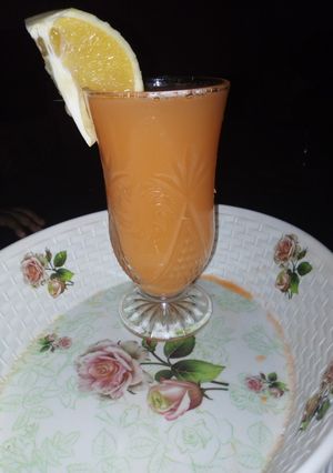 A picture of Orange and carrots juice.